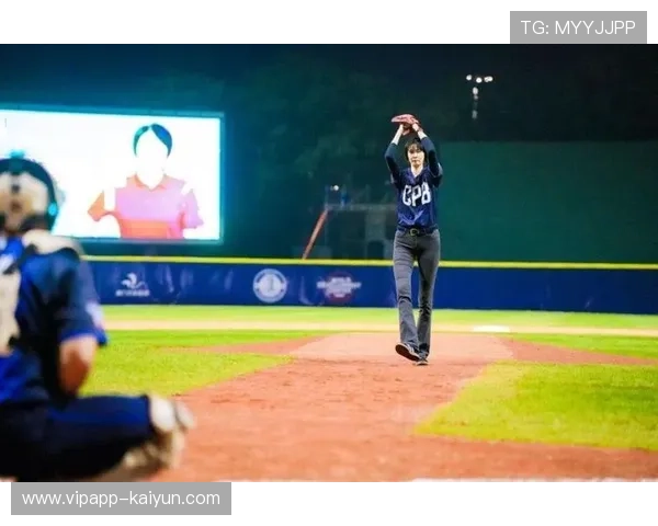 CPB联赛现“洗袜成功”趣梗,球迷为福州海侠终结深圳蓝袜连胜欢呼。